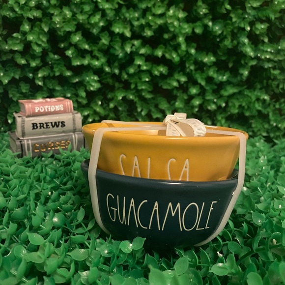 ❌❌SOLD❌❌ Rae Dunn Salsa and Guacamole bowls 🥑 - Picture 1 of 4